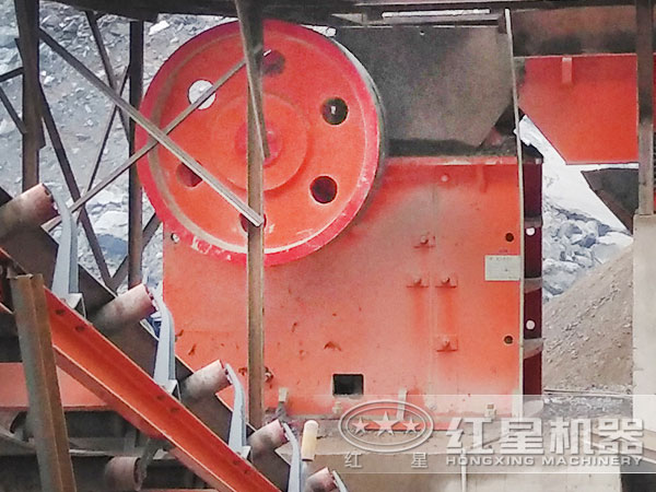 河卵石破碎生產(chǎn)線現(xiàn)場(chǎng)圖片1 河卵石破碎生產(chǎn)線現(xiàn)場(chǎng)圖片1