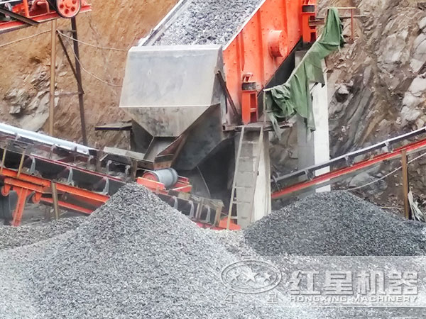 河卵石破碎生產(chǎn)線現(xiàn)場(chǎng)圖片3 河卵石破碎生產(chǎn)線現(xiàn)場(chǎng)圖片3