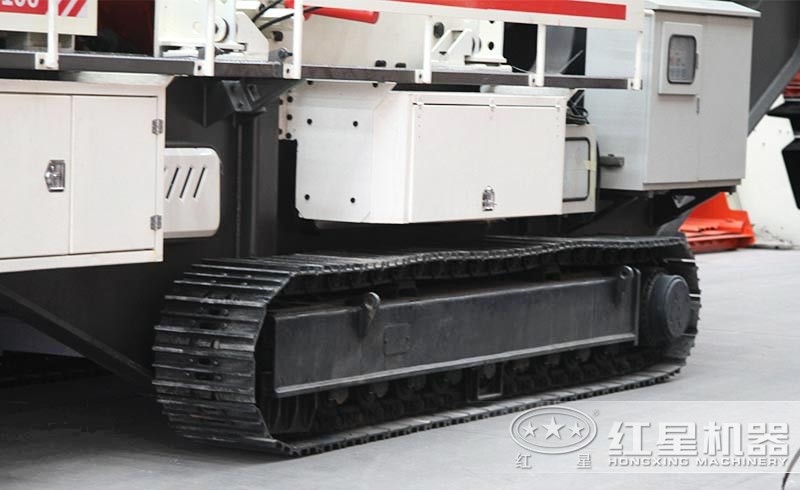 小型履帶石頭破碎機：履帶液壓驅動，砂廠暢通無阻