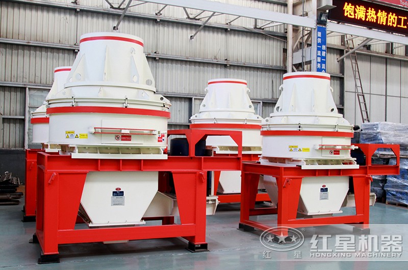 直通沖擊式制砂機，體積小操作方便，時產量12-100t/h