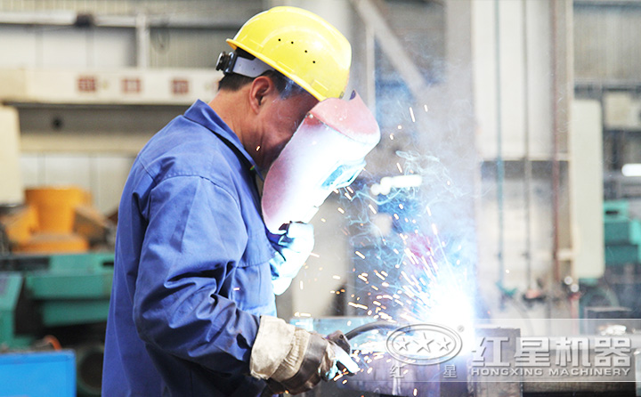 時(shí)產(chǎn)量150噸車載破碎制砂一體機(jī)生產(chǎn)車間