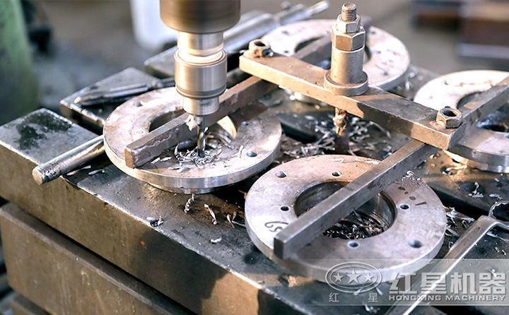 紅星出品，必出精品，匠心工藝打造高品質、高性價比的大中型履帶移動破碎一體機 