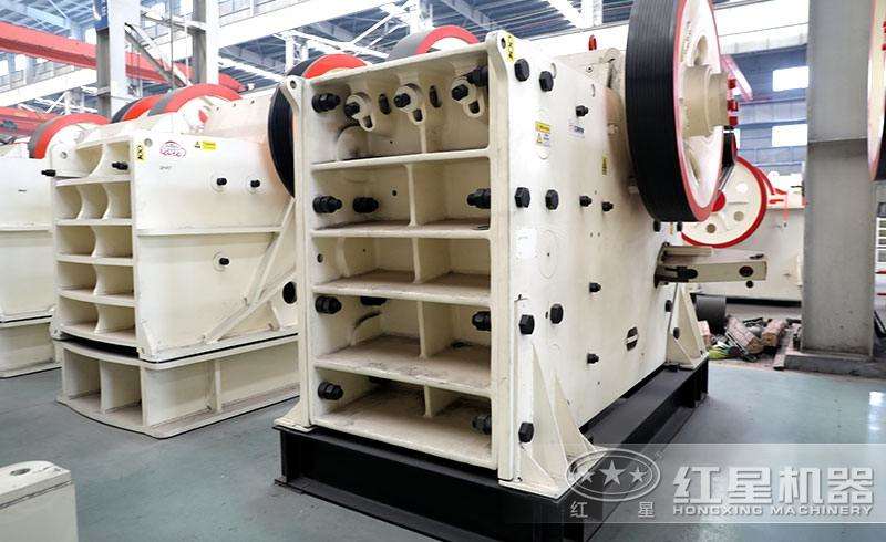 鄂式破碎機(jī),優(yōu)質(zhì)鋼板鑄成,使用壽命長(zhǎng) style=width:720px;