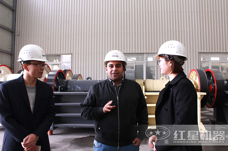 客戶遠道而來，現場咨詢