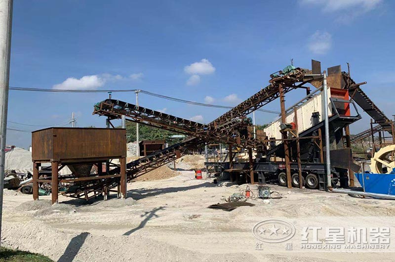 時(shí)產(chǎn)量150噸車載破碎制砂一體機(jī)現(xiàn)場(chǎng) 時(shí)產(chǎn)量150噸車載破碎制砂一體機(jī)現(xiàn)場(chǎng)