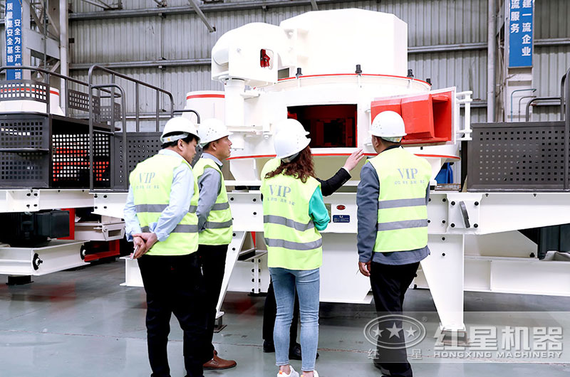 客戶抵達設備車間，近距離了解設備