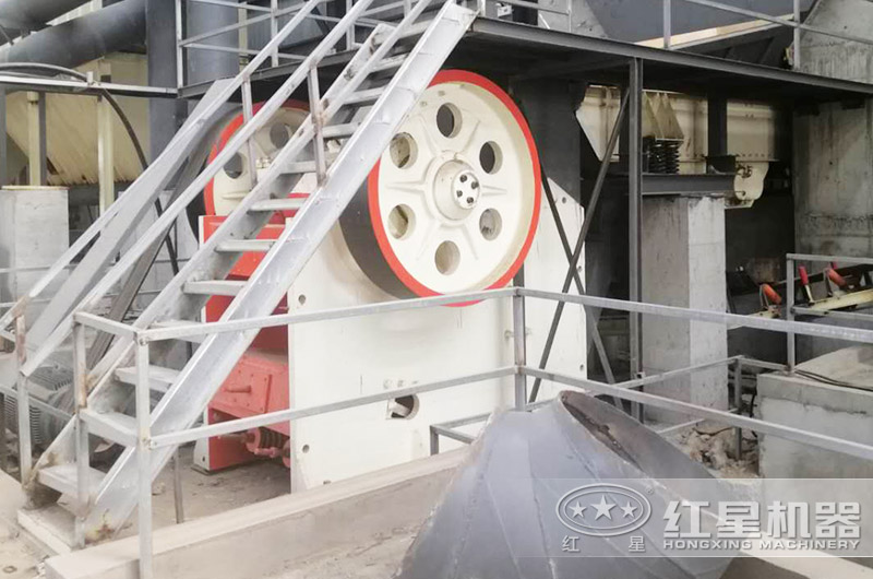 顎式破碎機作業(yè)現(xiàn)場圖片 顎式破碎機作業(yè)現(xiàn)場圖片