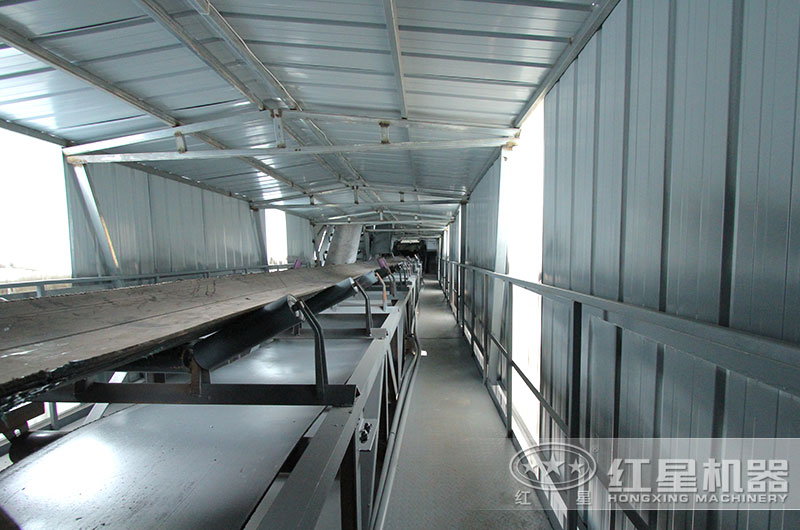 河南客戶皮帶輸送機，配置密封罩