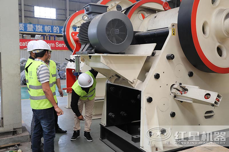 客戶到廠參觀，近距離了解設備