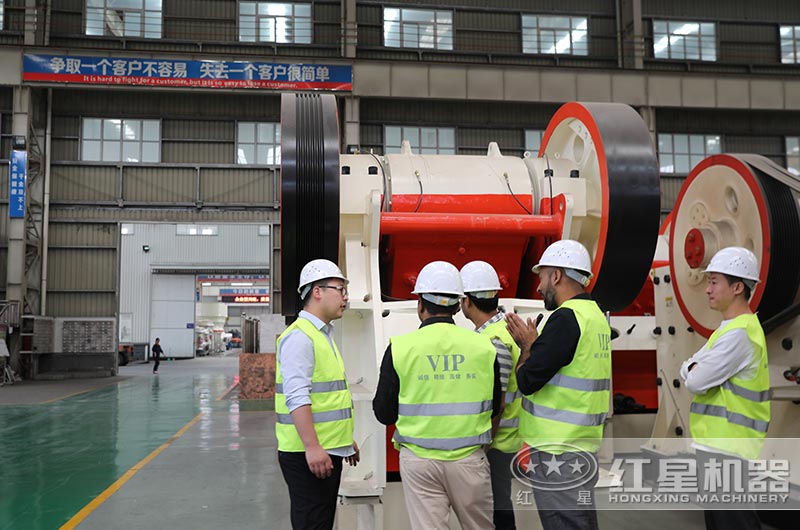 客戶(hù)到設(shè)備生產(chǎn)車(chē)間考察 客戶(hù)到設(shè)備生產(chǎn)車(chē)間考察