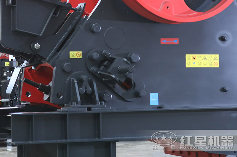 鄂式破碎機楔塊調節