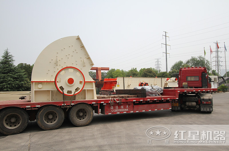 整套石灰石錘破生產(chǎn)線設(shè)備裝車發(fā)貨中 整套石灰石錘破生產(chǎn)線設(shè)備裝車發(fā)貨中